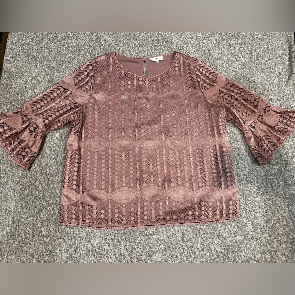 NSR Sz Ladies Petite Large Elegant Lace Bell Sleeve Top - Dusty Pink like new.